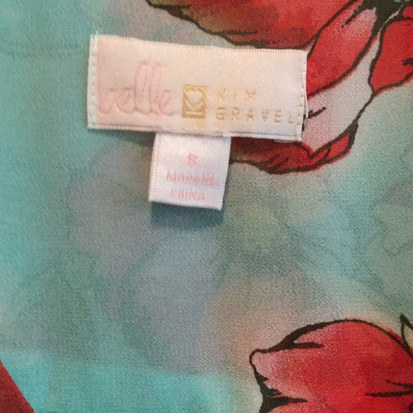 Belle Blouse with Ruffle Shoulders - Picture 3 of 7